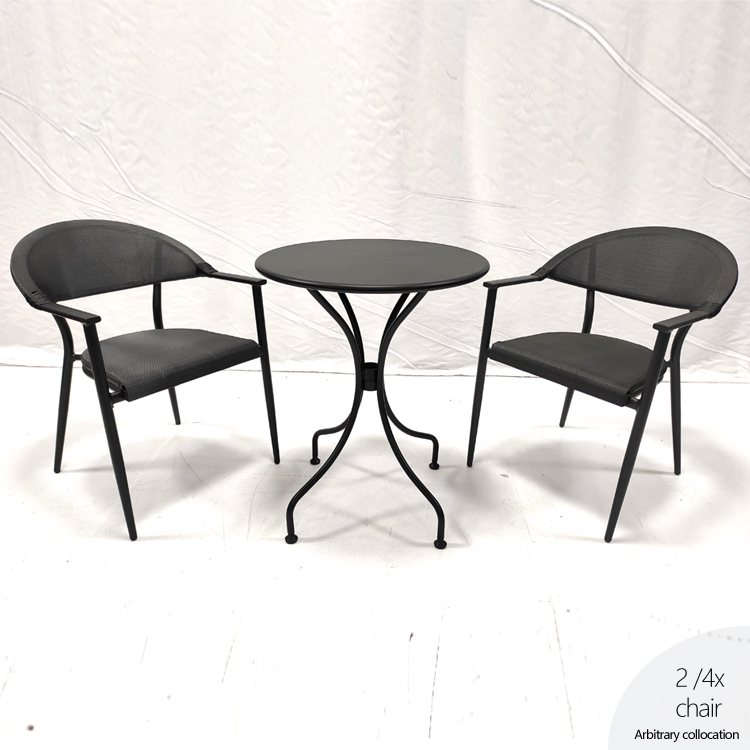 ¿Qué tal una mesa de jardín de acero?