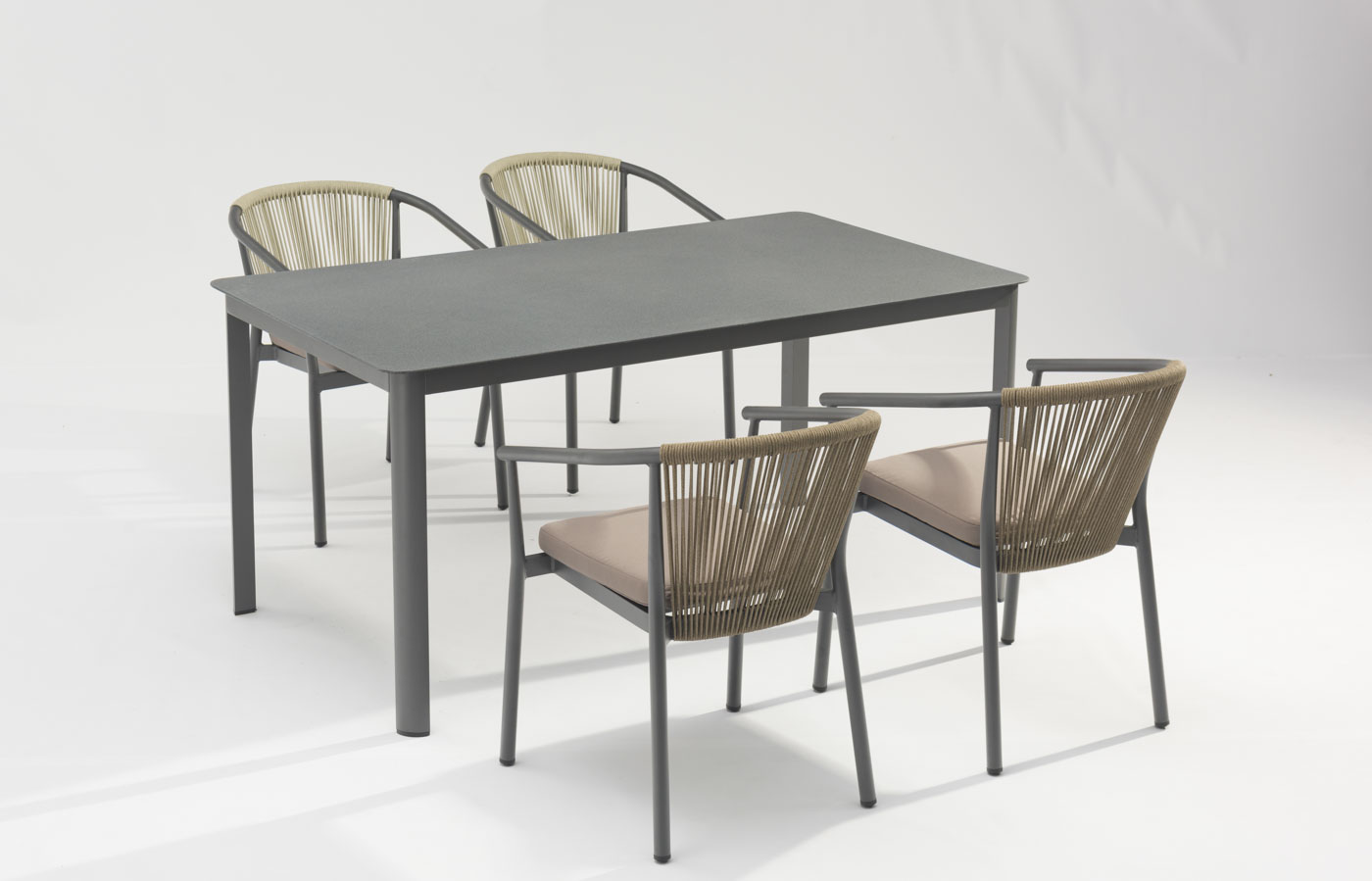 Nuevo y moderno dise&ntilde;o de cuerda de venta caliente, coj&iacute;n trasero suave el&aacute;stico, silla de exterior de cuerda de jard&iacute;n de playa y terraza de aluminio