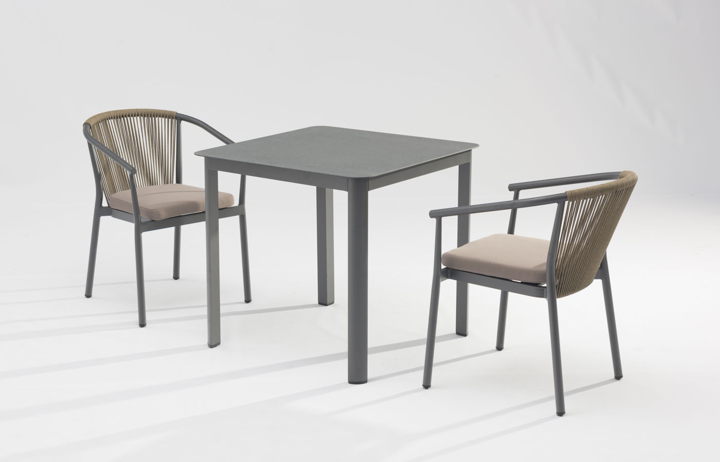 Nuevo y moderno dise&ntilde;o de cuerda de venta caliente, coj&iacute;n trasero suave el&aacute;stico, silla de exterior de cuerda de jard&iacute;n de playa y terraza de aluminio