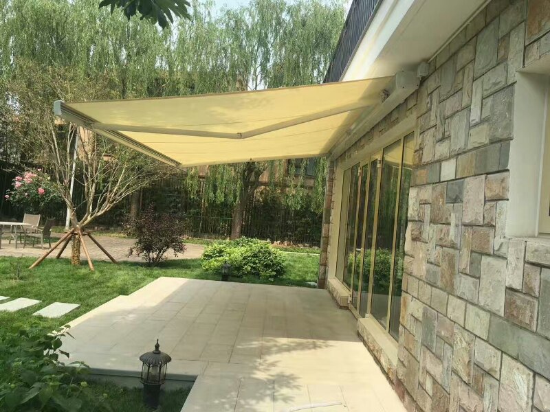 Jardín al aire libre Patio Garaje Metal Aluminio Impermeable Toldo eléctrico vertical retráctil