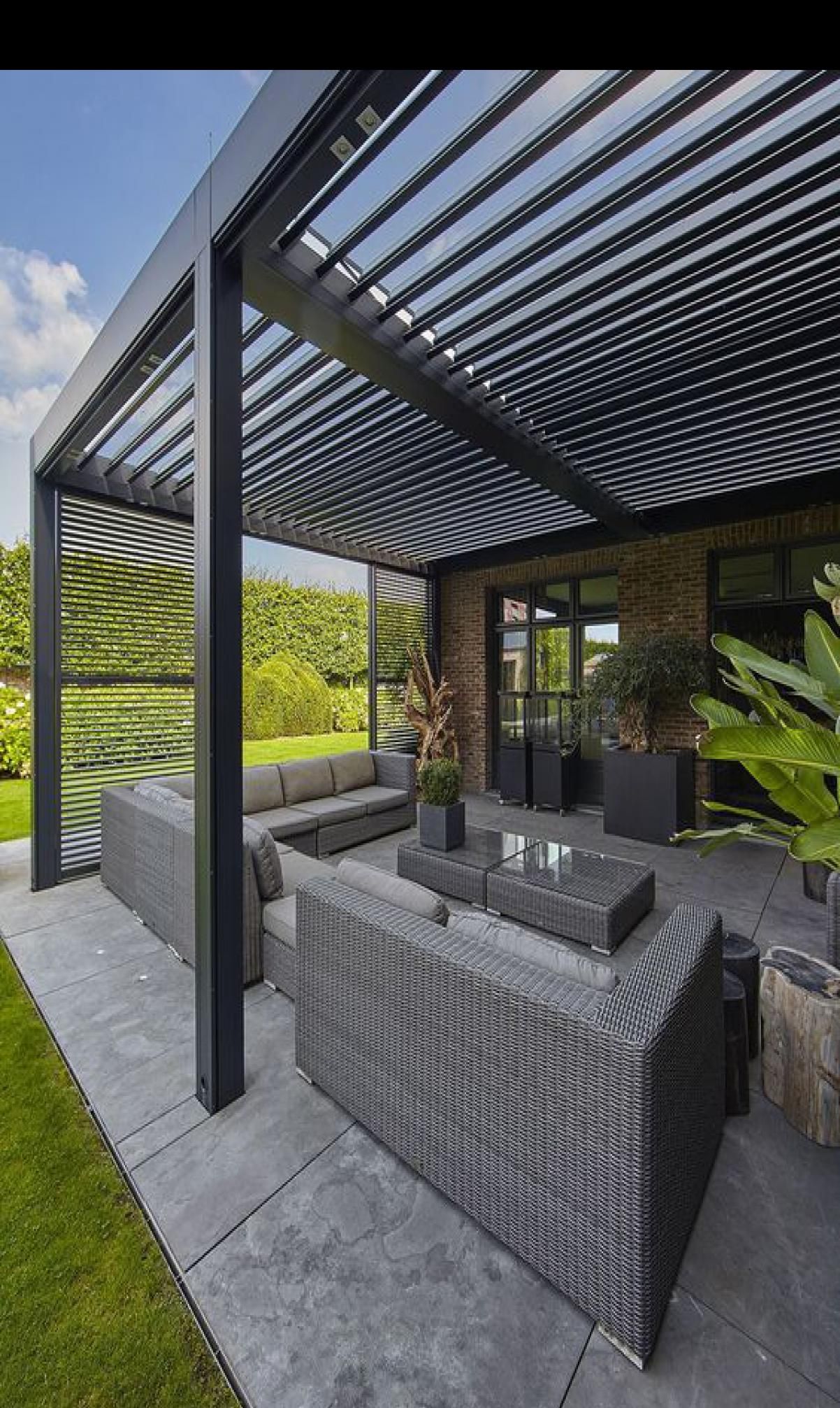 Toldo de jardín de aluminio impermeable resistente al viento de pie independiente retráctil eléctrico motorizado de metal al aire libre