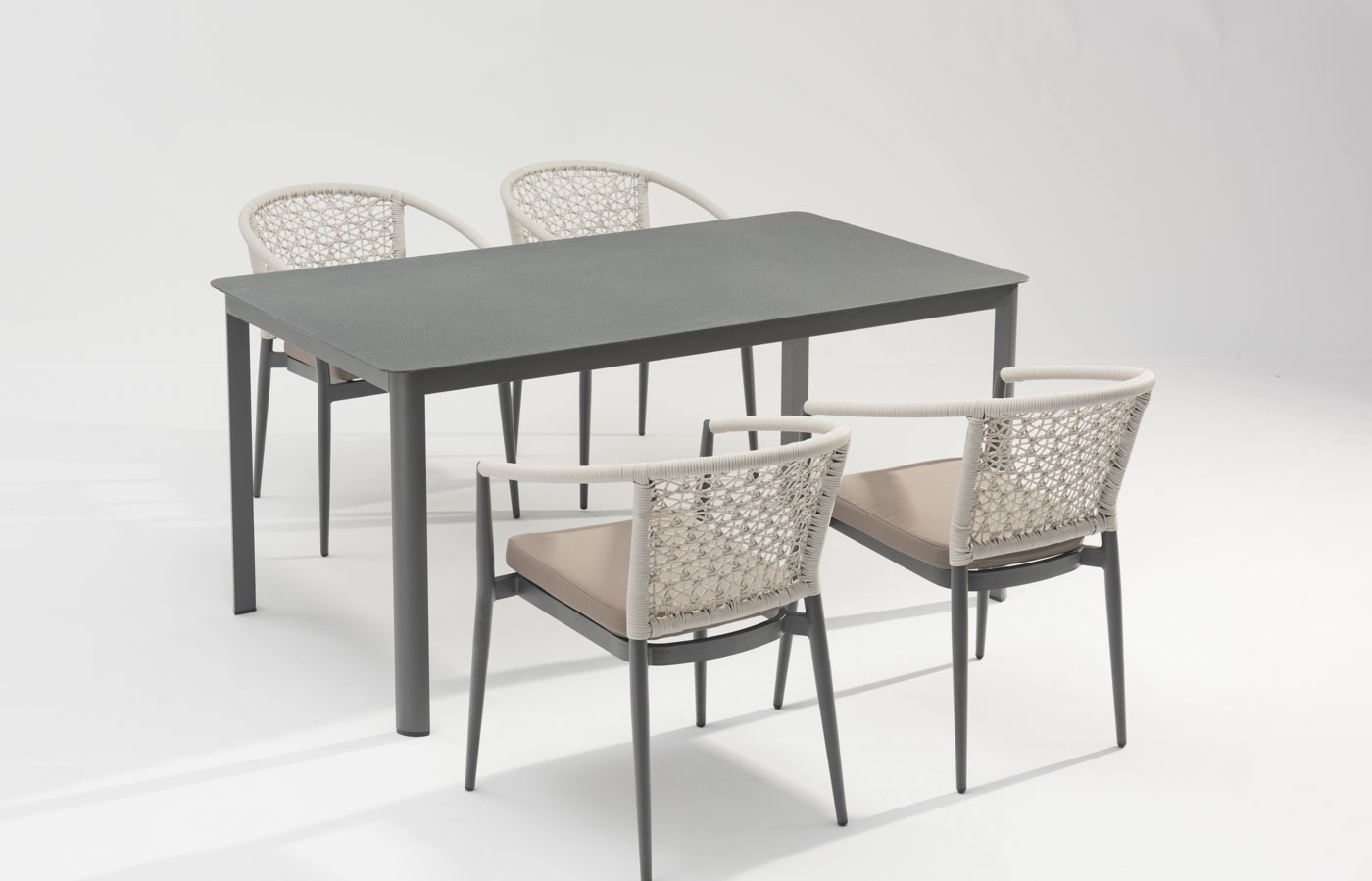 Dise&ntilde;o de nueva tecnolog&iacute;a caliente Marco de aluminio de rat&aacute;n moderno Jard&iacute;n Terraza Playa Apoyabrazos Silla de rat&aacute;n de ocio para exteriores