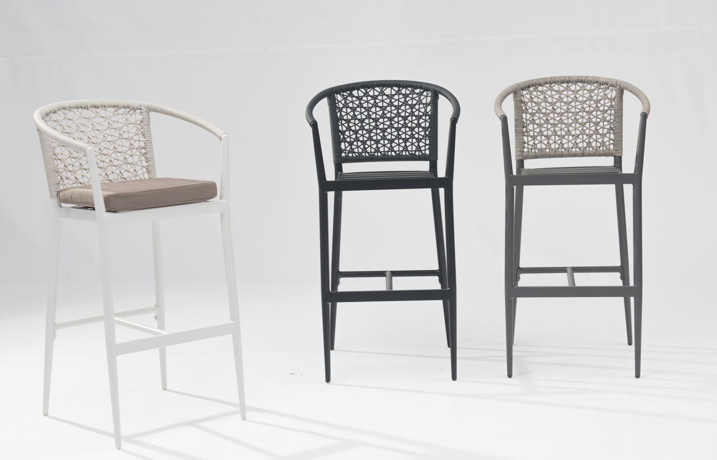 Dise&ntilde;o de nueva tecnolog&iacute;a popular Marco de aluminio de rat&aacute;n moderno Terraza Fiesta familiar Reposabrazos Ocio Silla de bar al aire libre