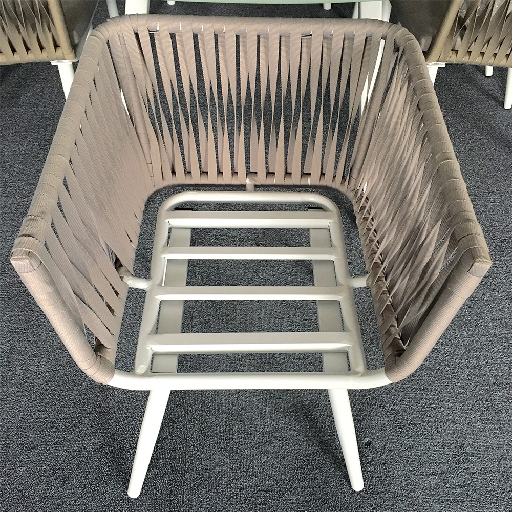 Patio al aire libre, jardín, mesa y sillas exteriores