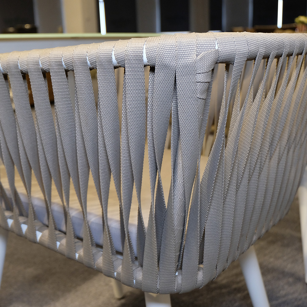 Patio al aire libre, jardín, mesa y sillas exteriores