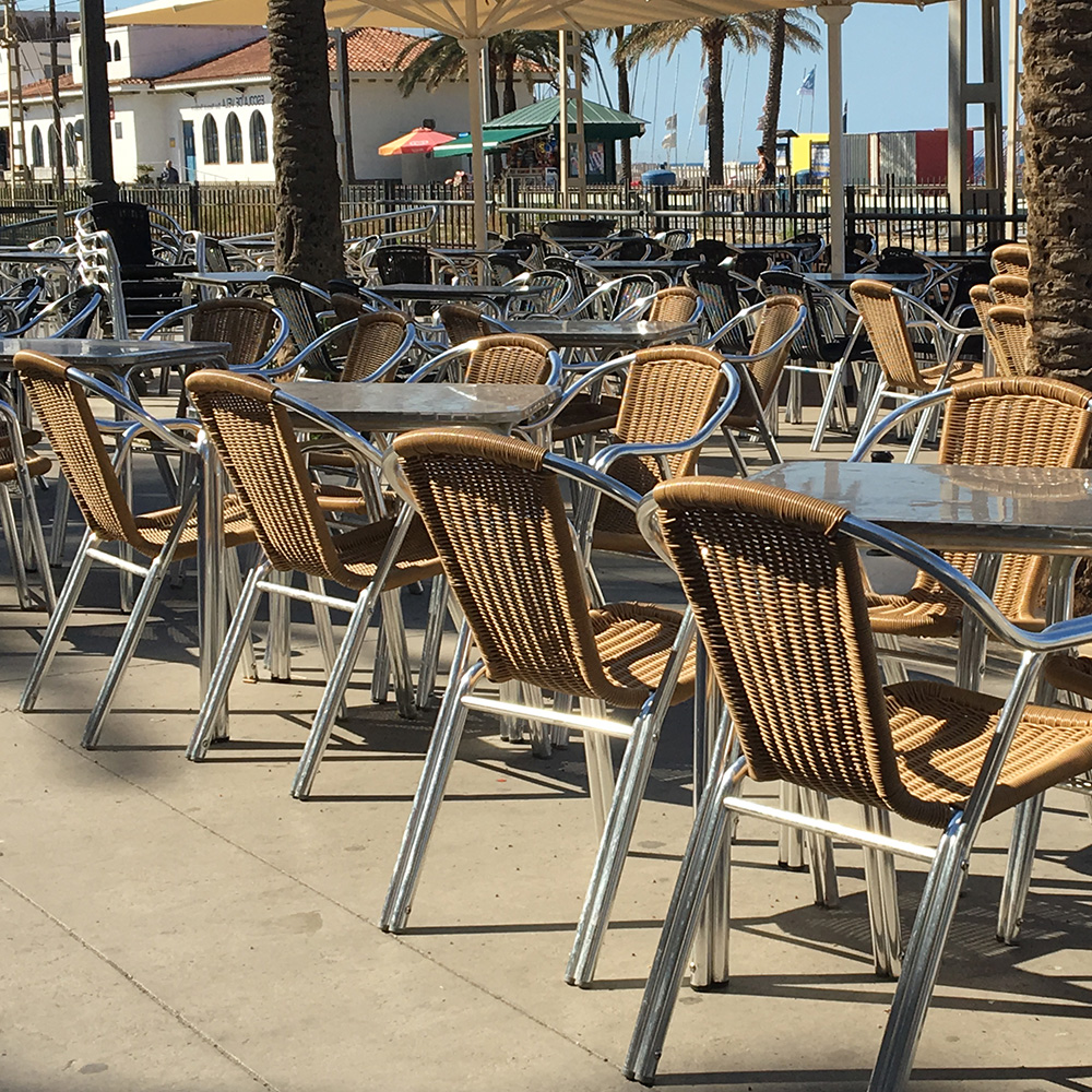 Juego de mesa de mimbre de ratán pequeño para exteriores al aire libre y juego de 4 sillas