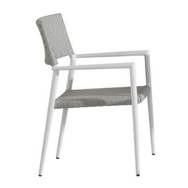 Los fabricantes donan sillas modernas para restaurantes a hogares de ancianos