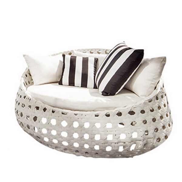 Un jardín al aire libre tumbonas es más significativo que otros muebles