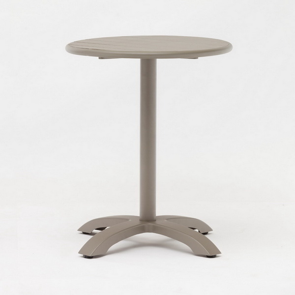 La mesa de patio de metal totalmente de aluminio agrega color al hogar